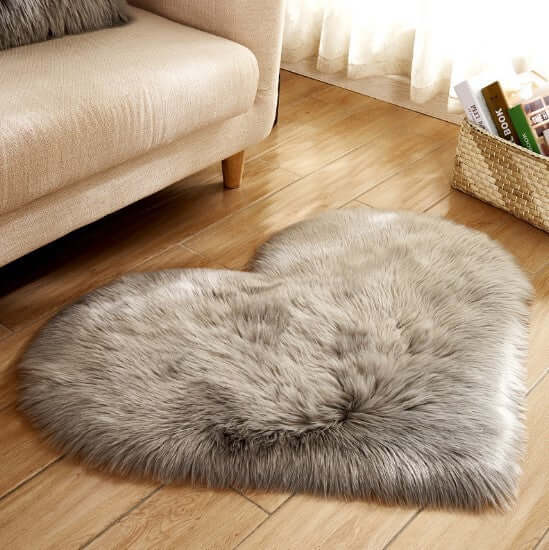 Heart Shaped Plush Carpet – Soft and Cozy Decorative Rug