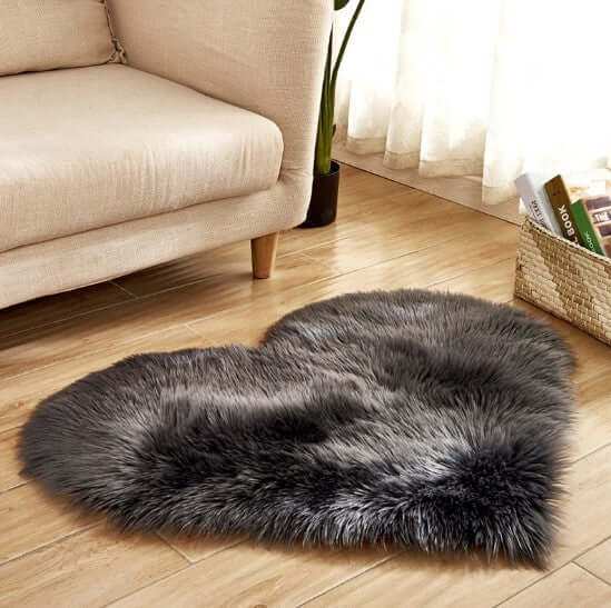 Heart Shaped Plush Carpet – Soft and Cozy Decorative Rug