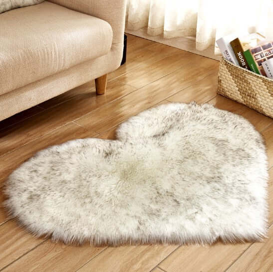 Heart Shaped Plush Carpet – Soft and Cozy Decorative Rug